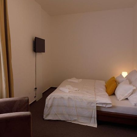 Litvan Sunset Apartments Ceske Budejovice Buitenkant foto