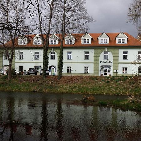 Litvan Sunset Apartments Ceske Budejovice Buitenkant foto