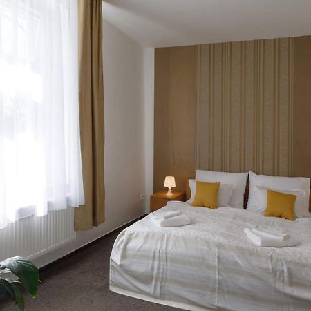Litvan Sunset Apartments Ceske Budejovice Buitenkant foto