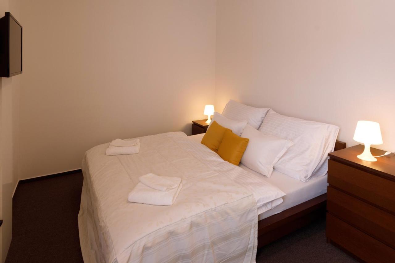 Litvan Sunset Apartments Ceske Budejovice Buitenkant foto