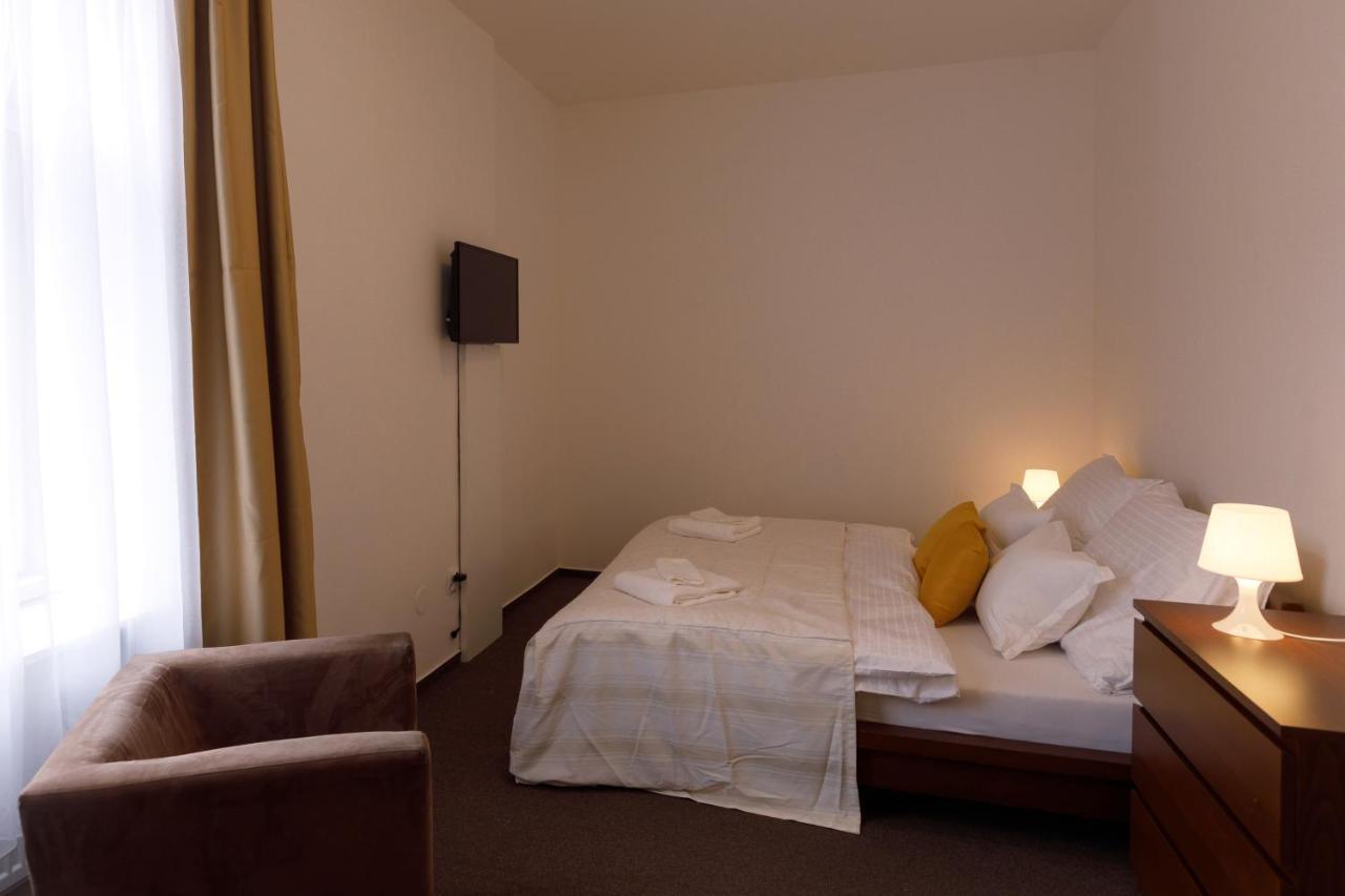 Litvan Sunset Apartments Ceske Budejovice Buitenkant foto